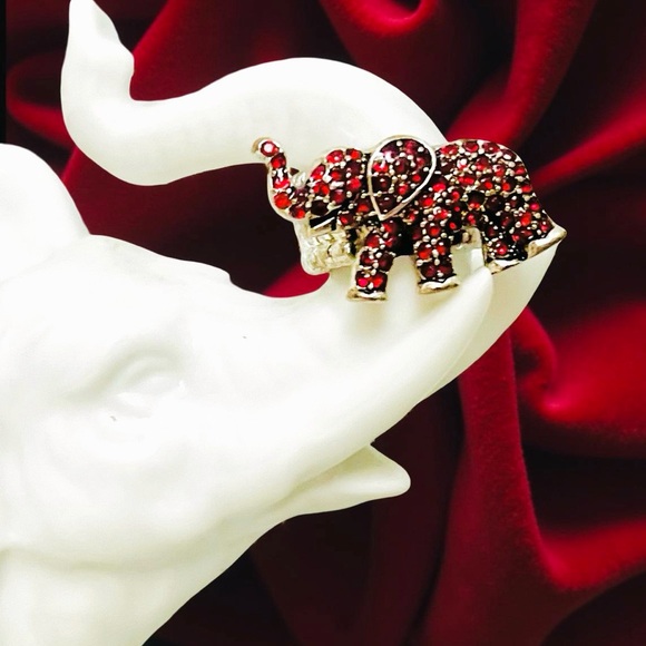 Red Rhinestone Elephant Stretch Ring - Picture 15 of 16